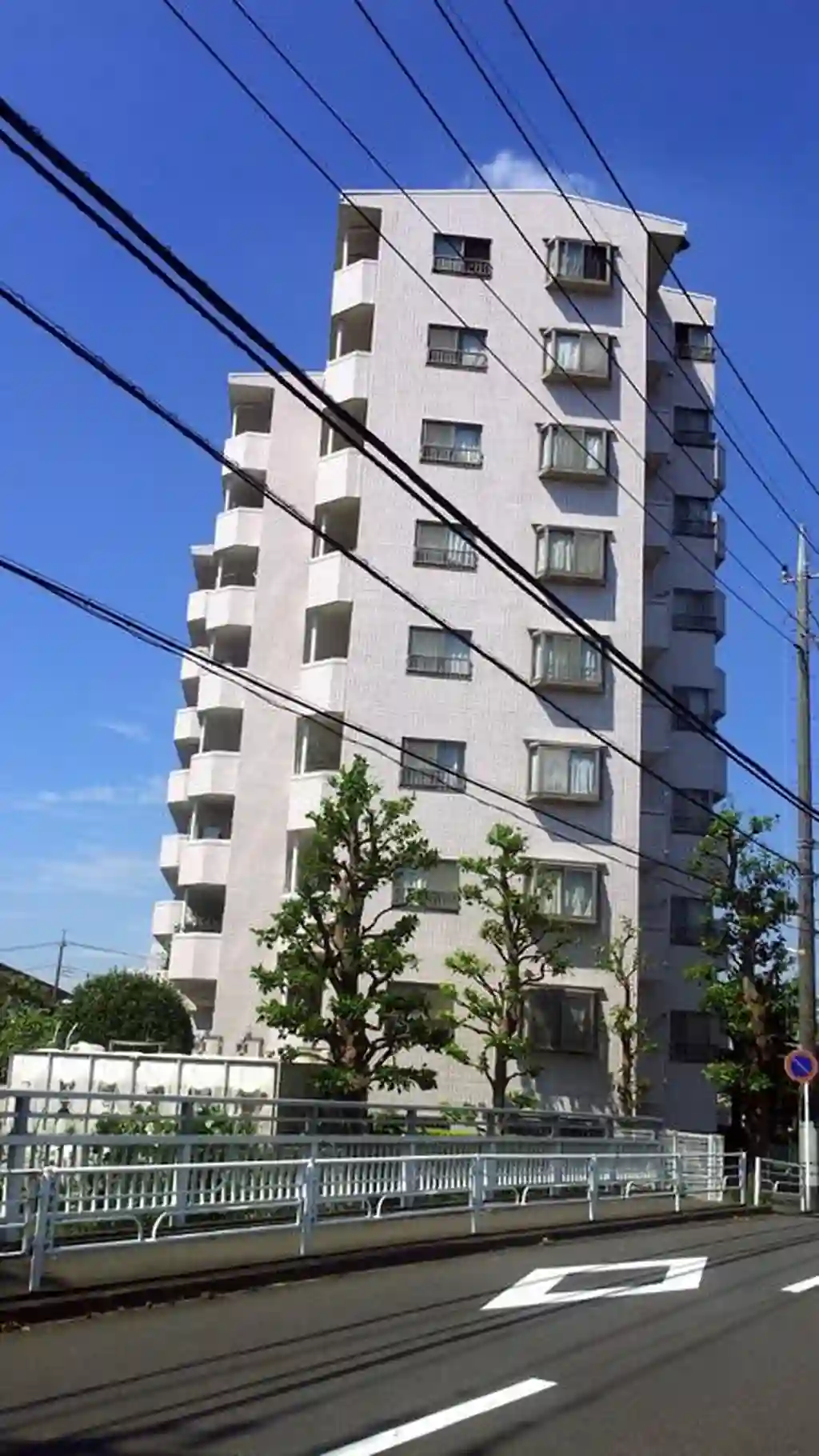シャルマン横浜中山 外観