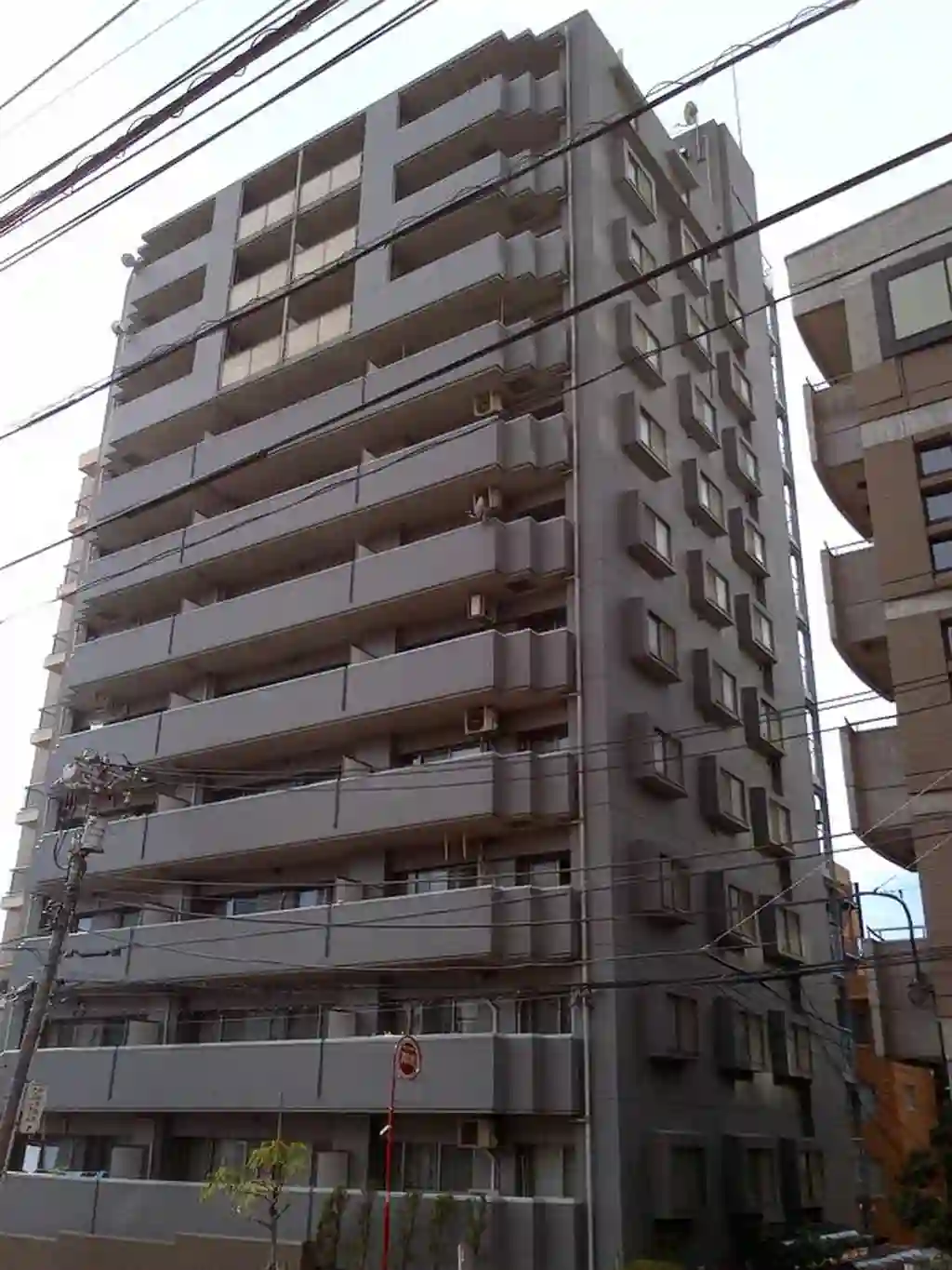 ロイヤルタワー春日 外観