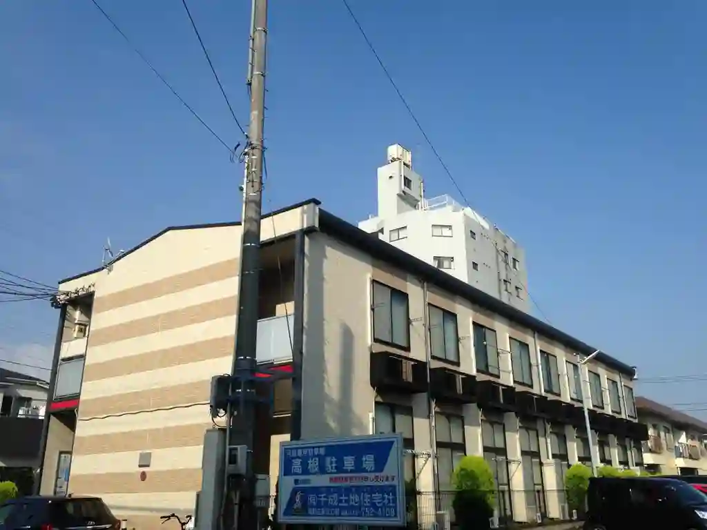レオパレスルミエール 外観
