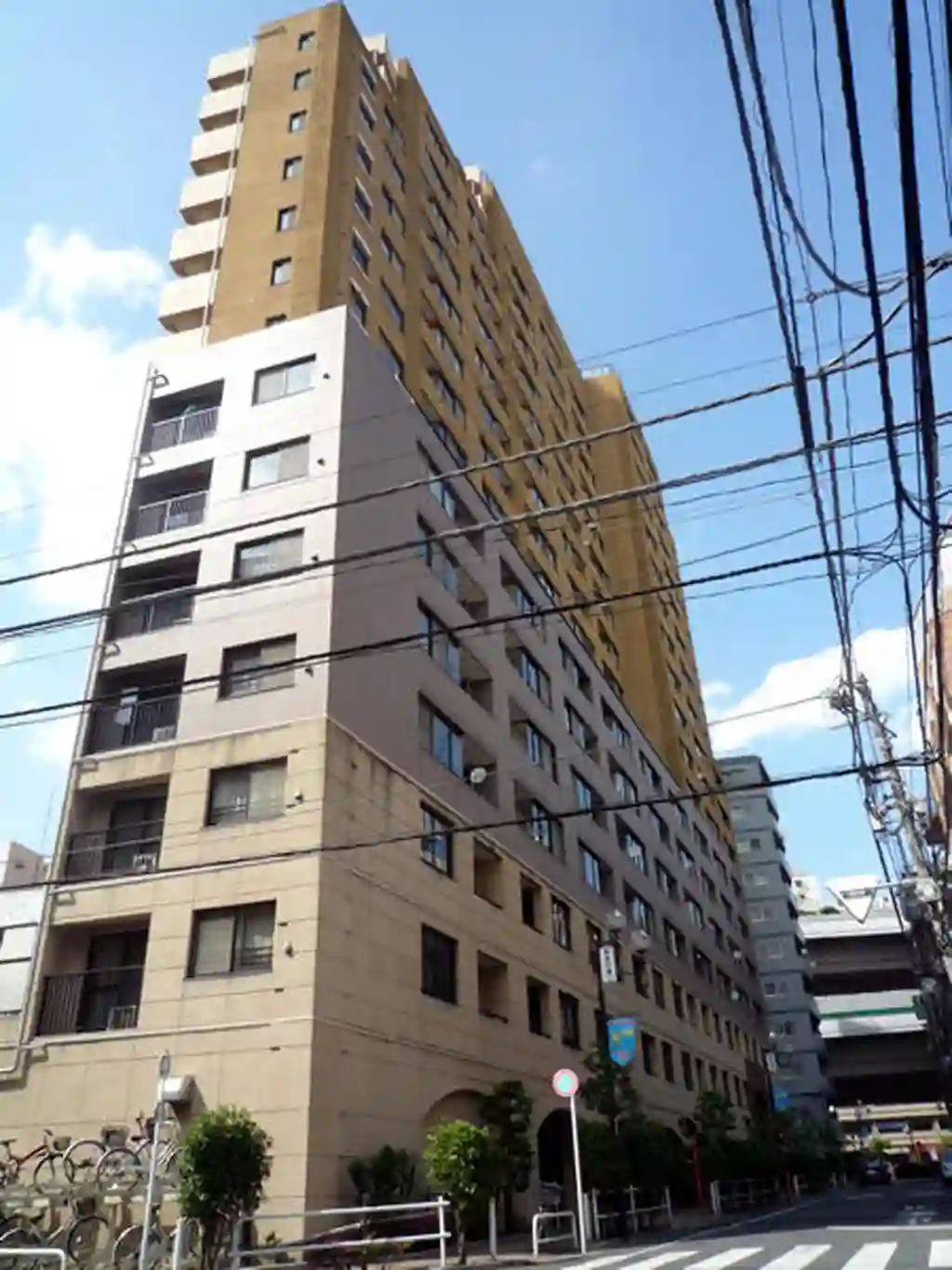 グランシティラピュタタワー 外観