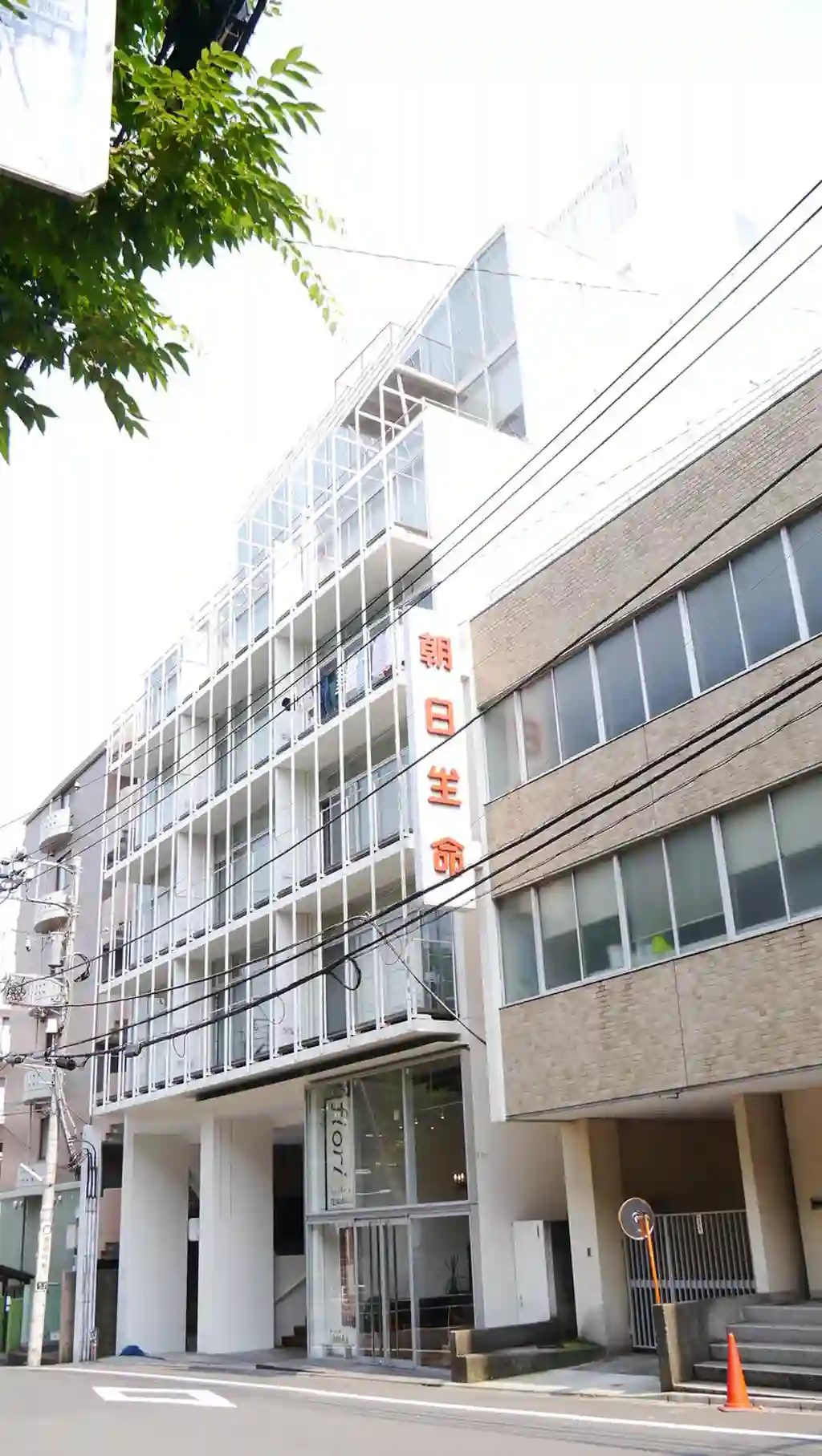 THROUGH 外観