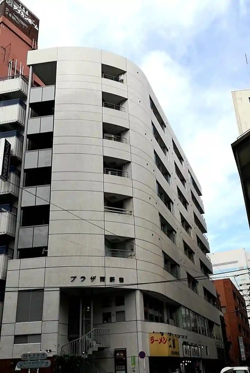 プラザ西新宿 外観