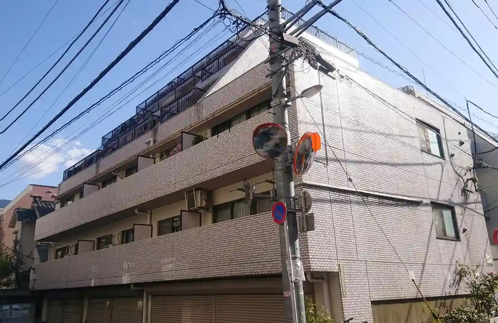 ロイヤルプラザ根津 外観