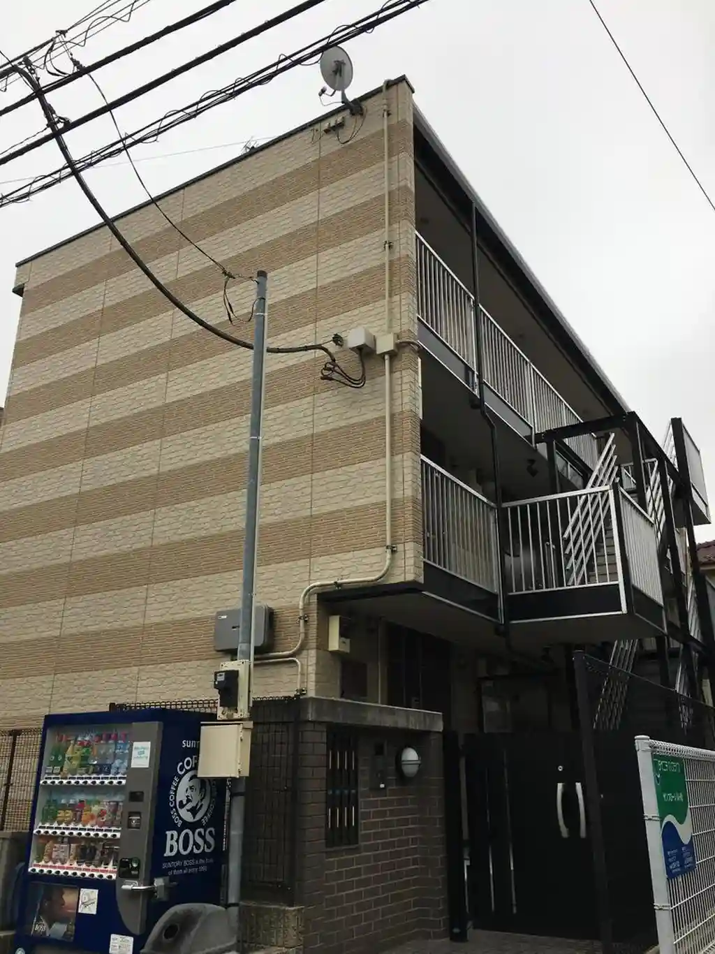 レオパレスリッチトレイン 外観