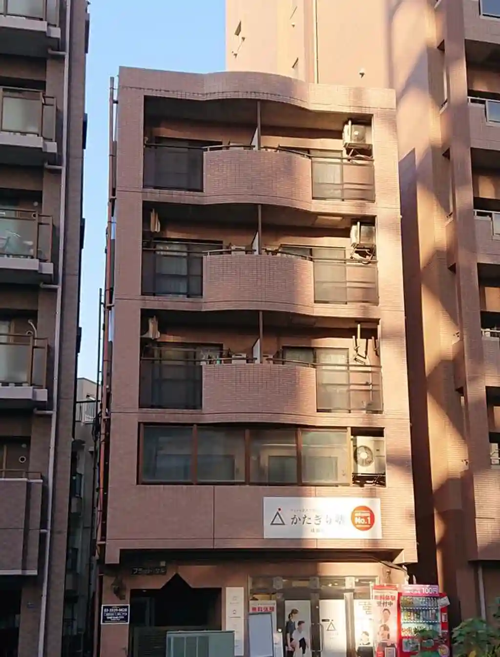 プラット・サキ 外観