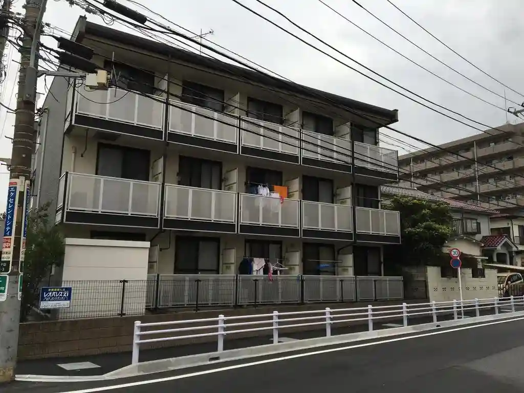 レオパレスクララ3 外観