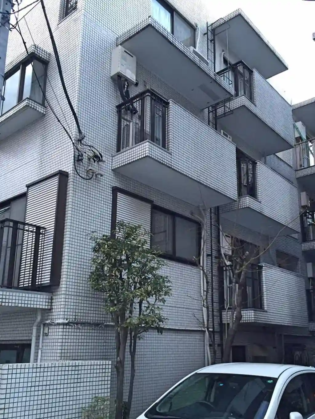 ロワール西館 外観