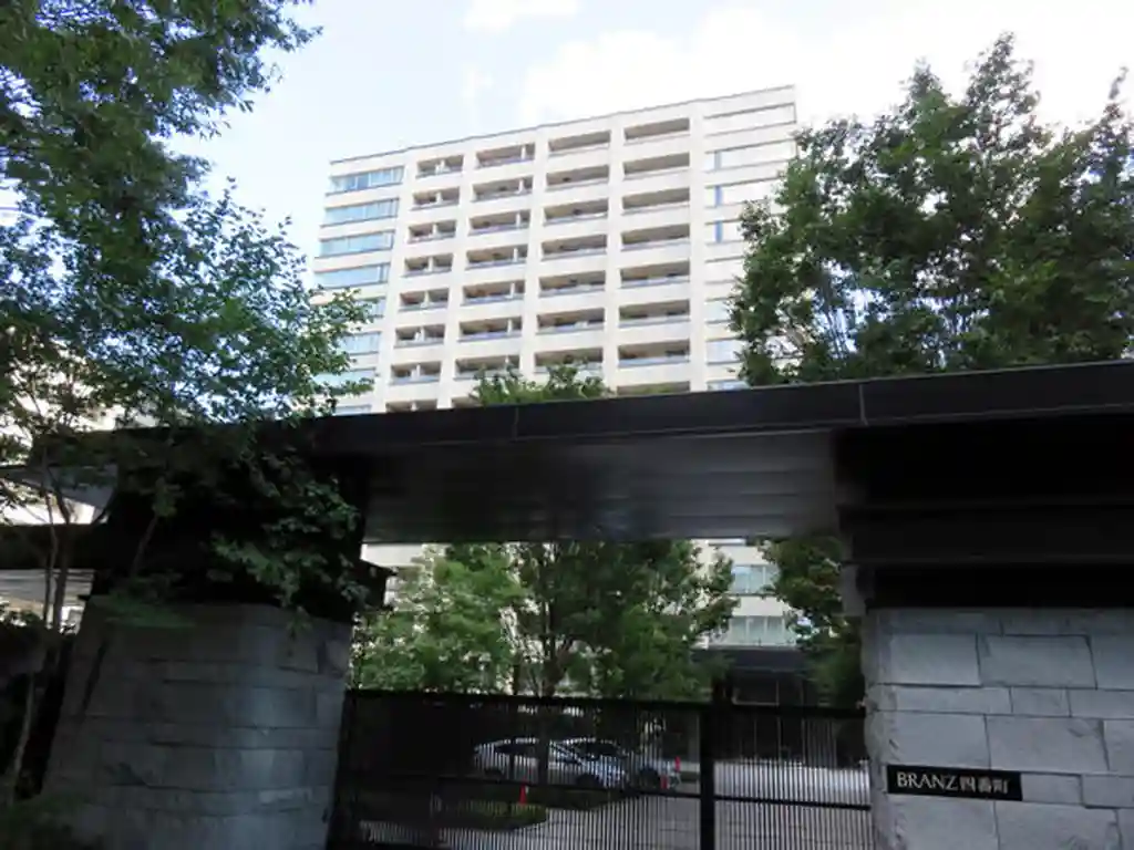 ブランズ四番町 外観