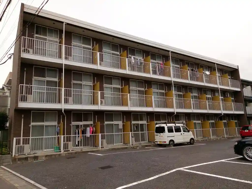 レオパレスサントーヨー 外観