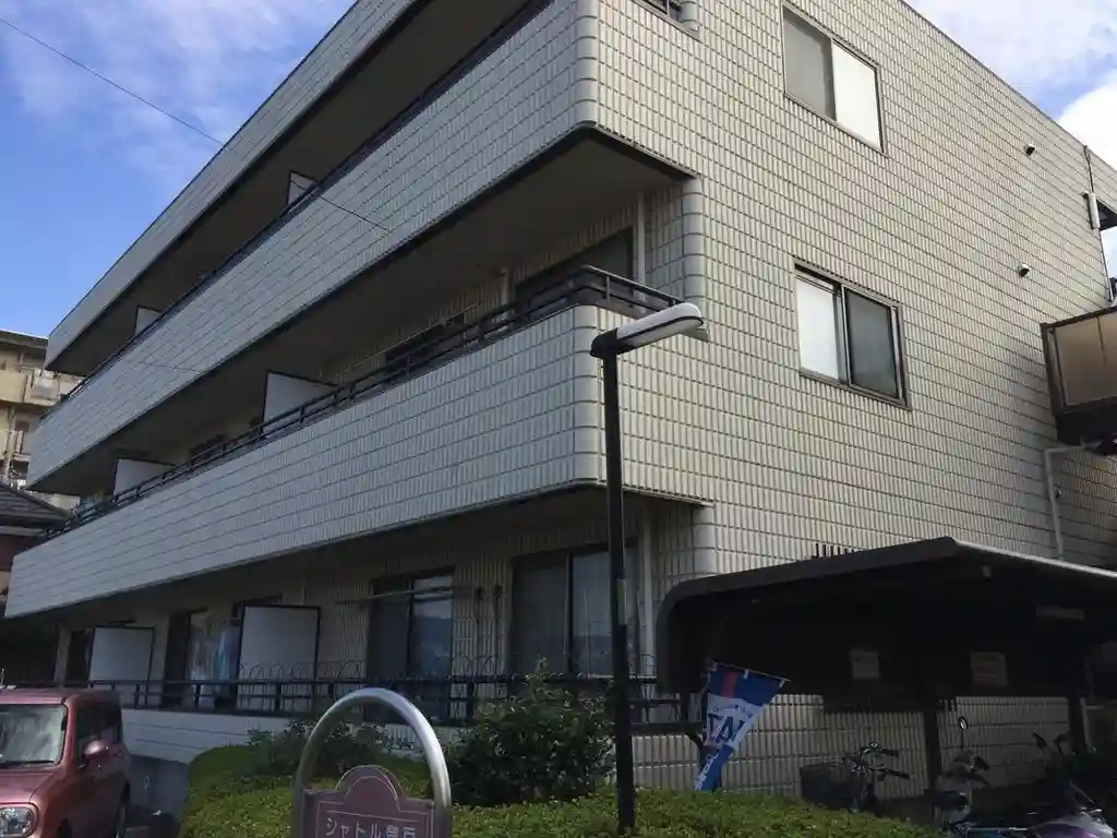 シャトル 登戸 外観