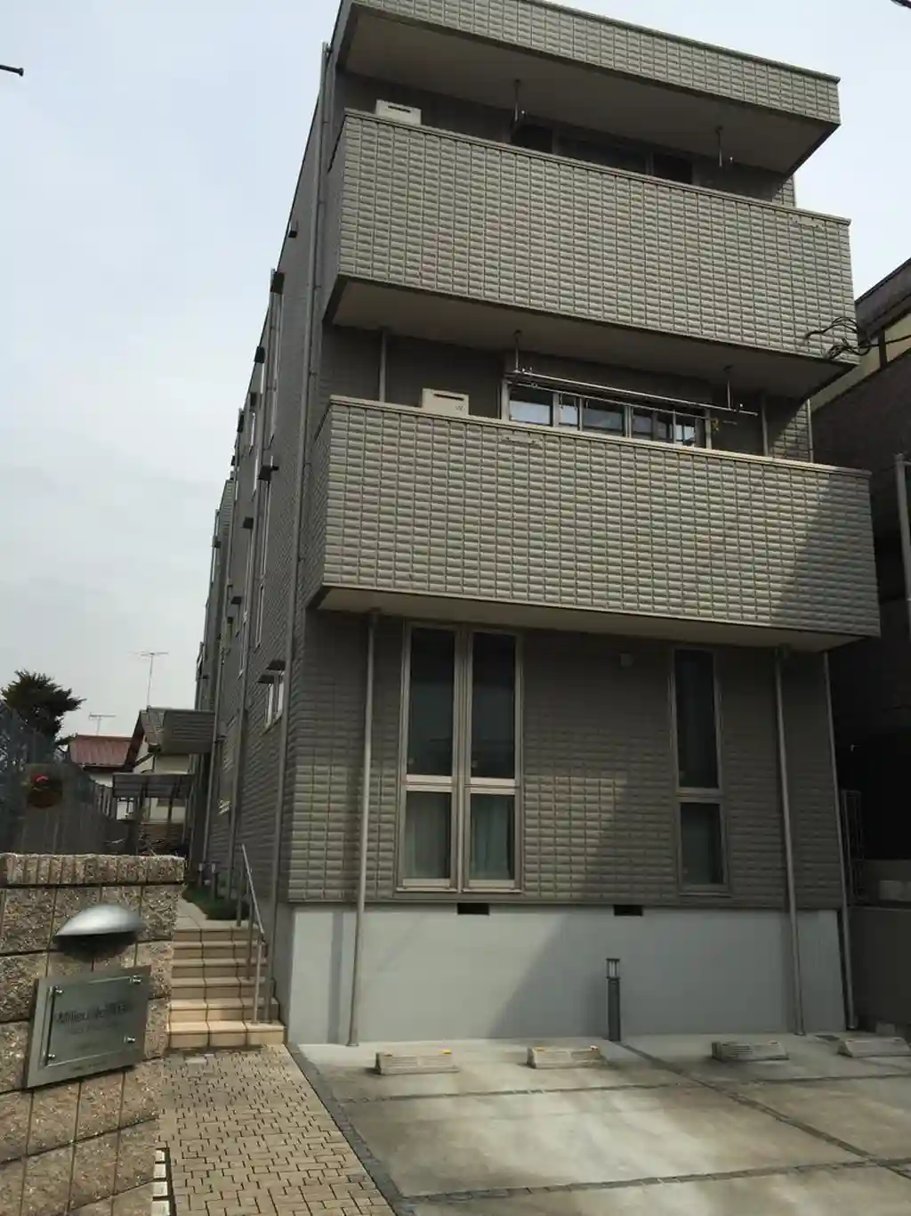 ミリュドゥ夏目坂 外観
