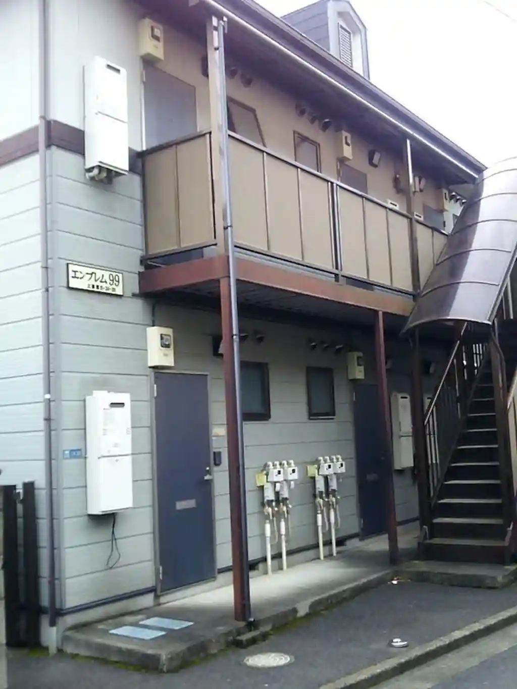 エンブレム99 外観