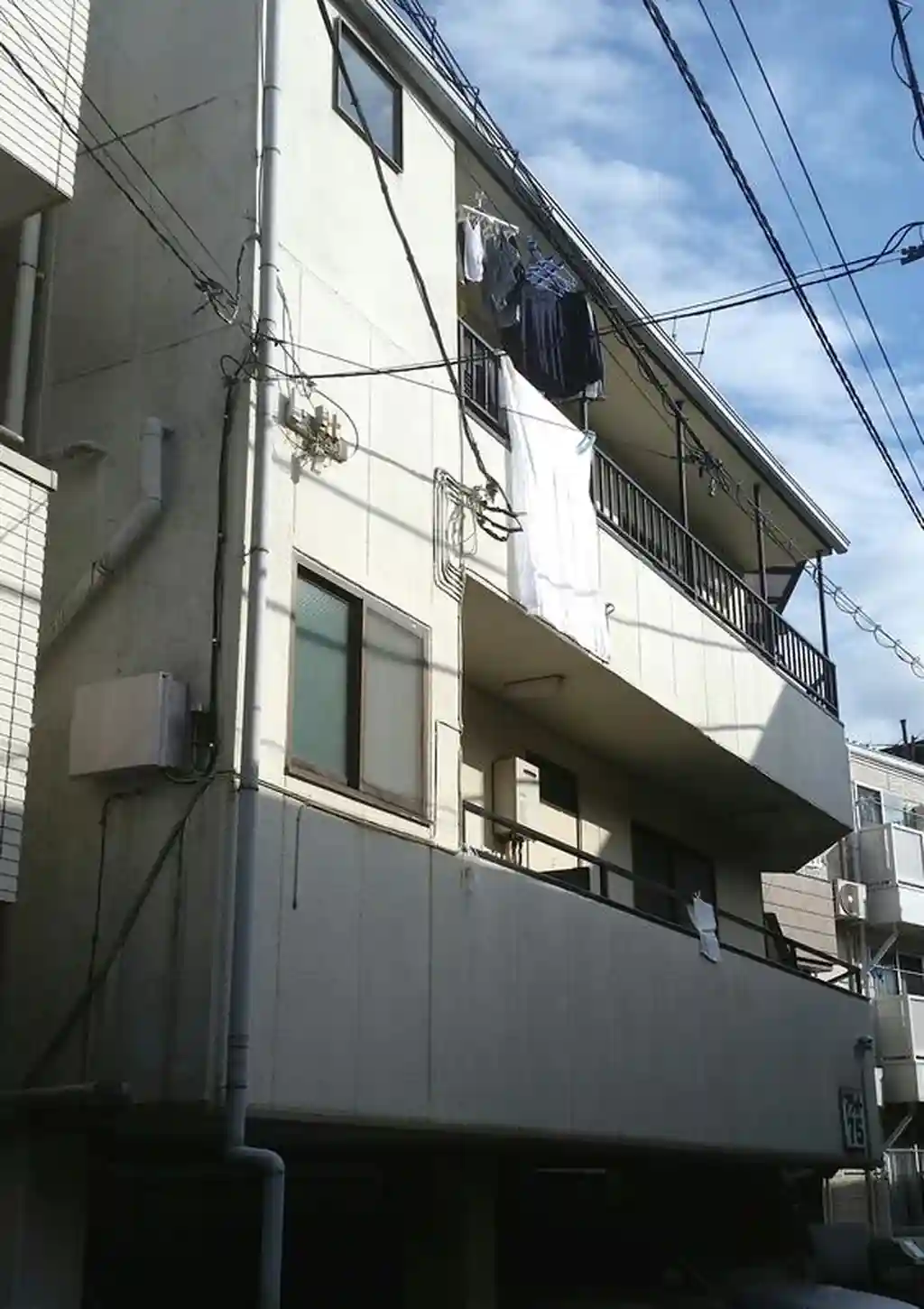 フラット75 外観