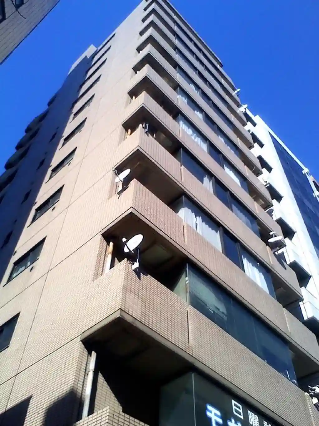 西新宿パールビル 外観
