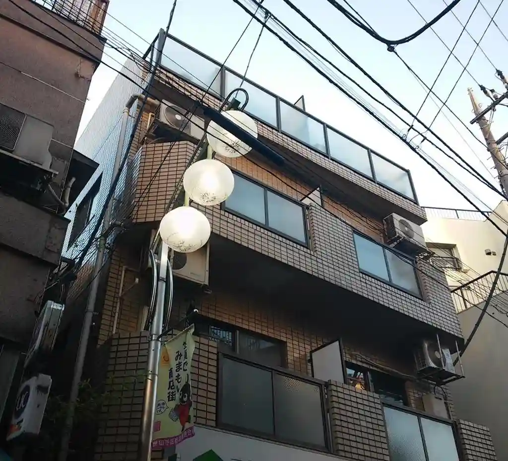 シュロス東裏 外観
