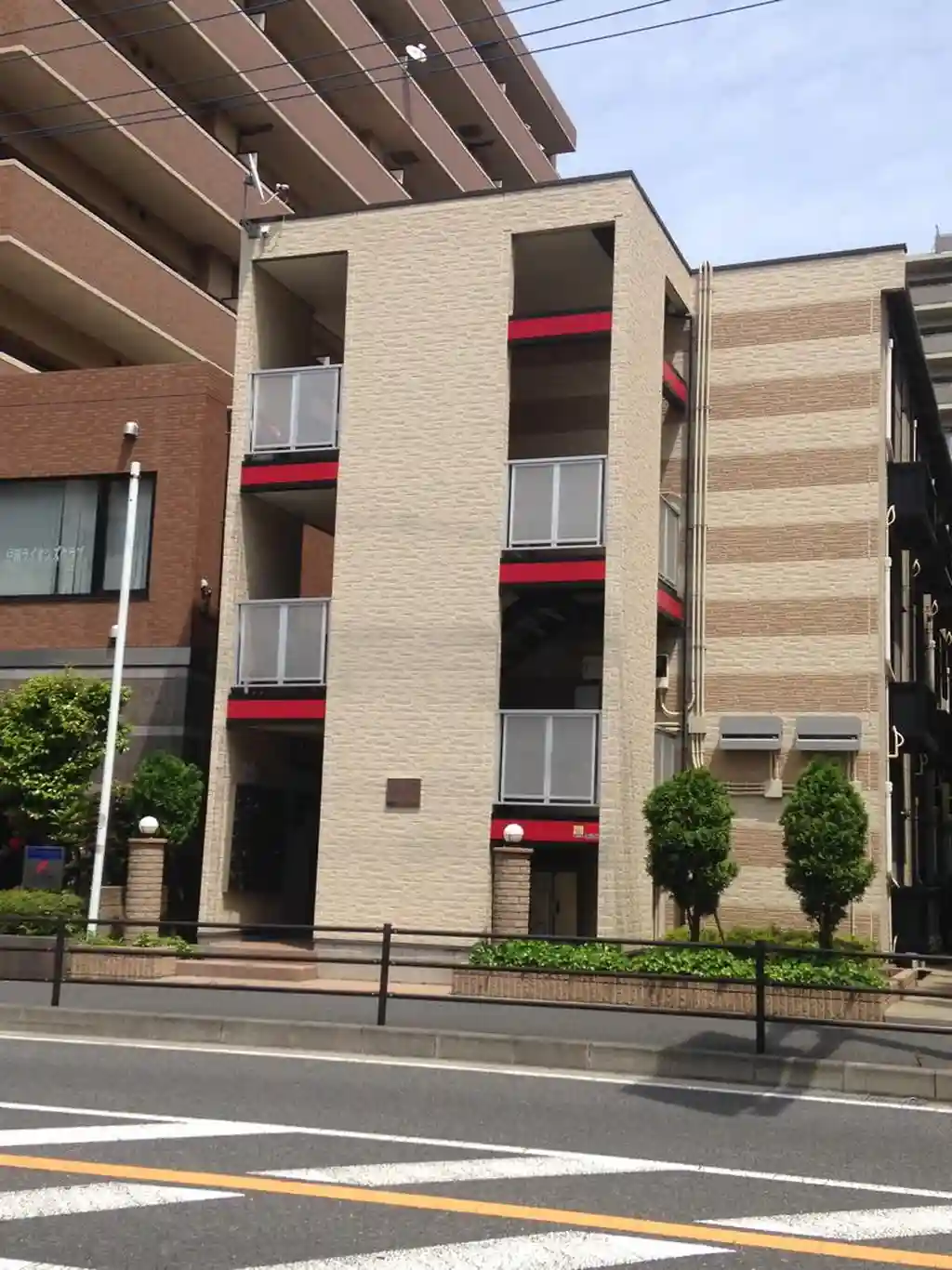 レオパレスカトルセゾン戸田公園 外観