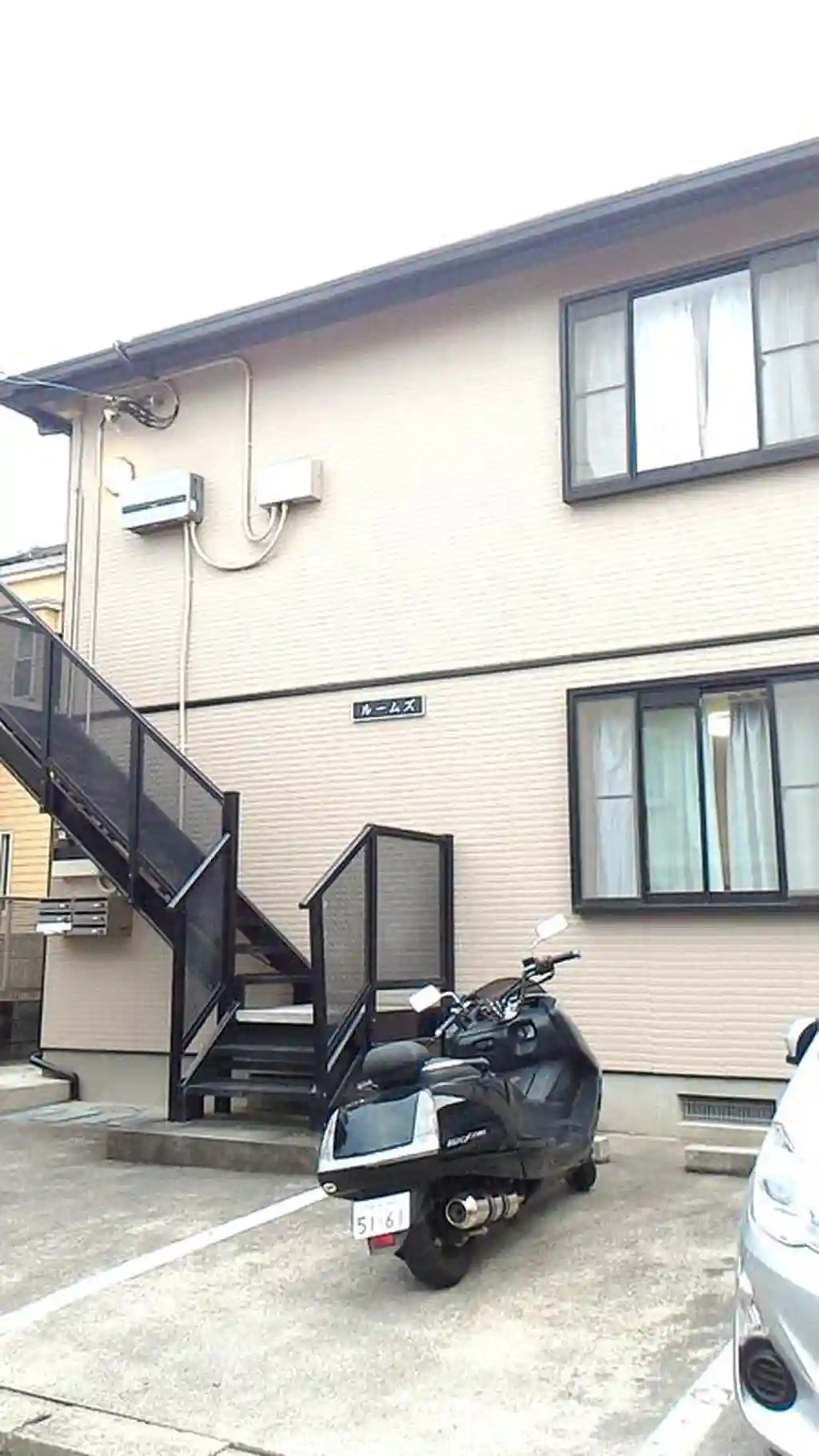 ルームズ 外観