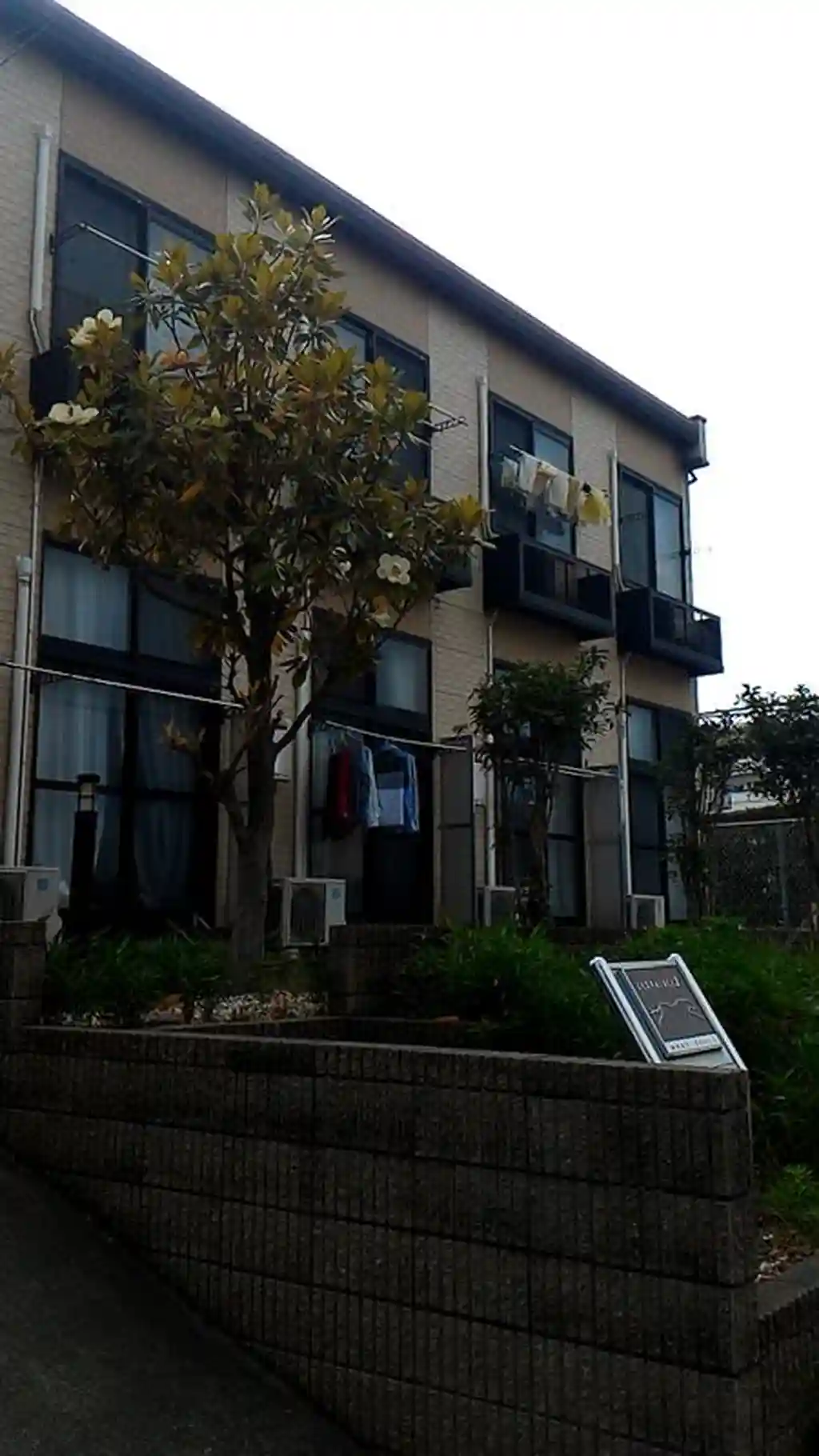 レオパレスwest court 外観