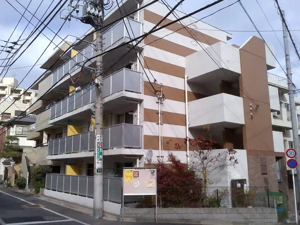 レオパレスカサリリオ 外観