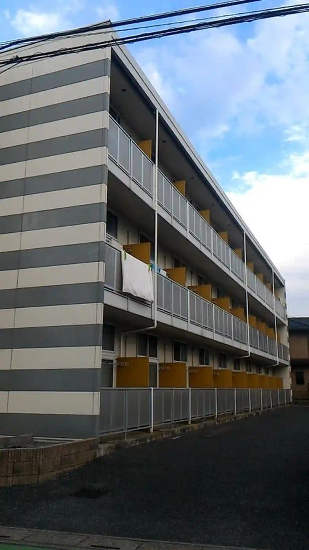 レオパレス光 外観