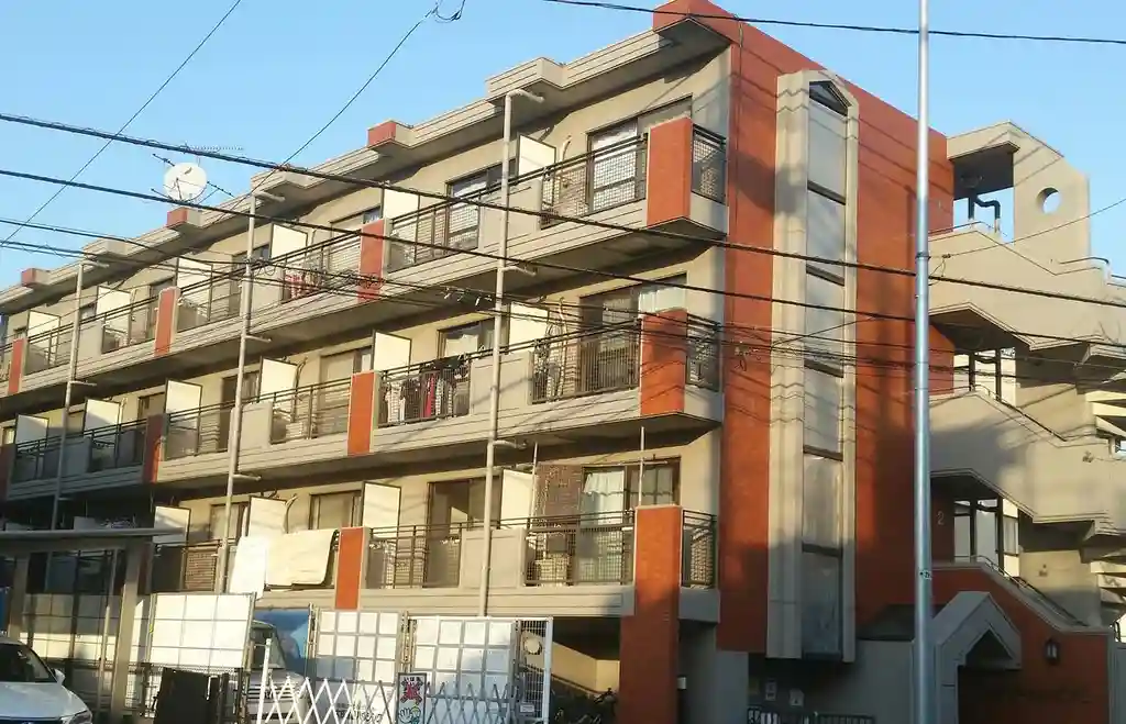 セザール久地 外観