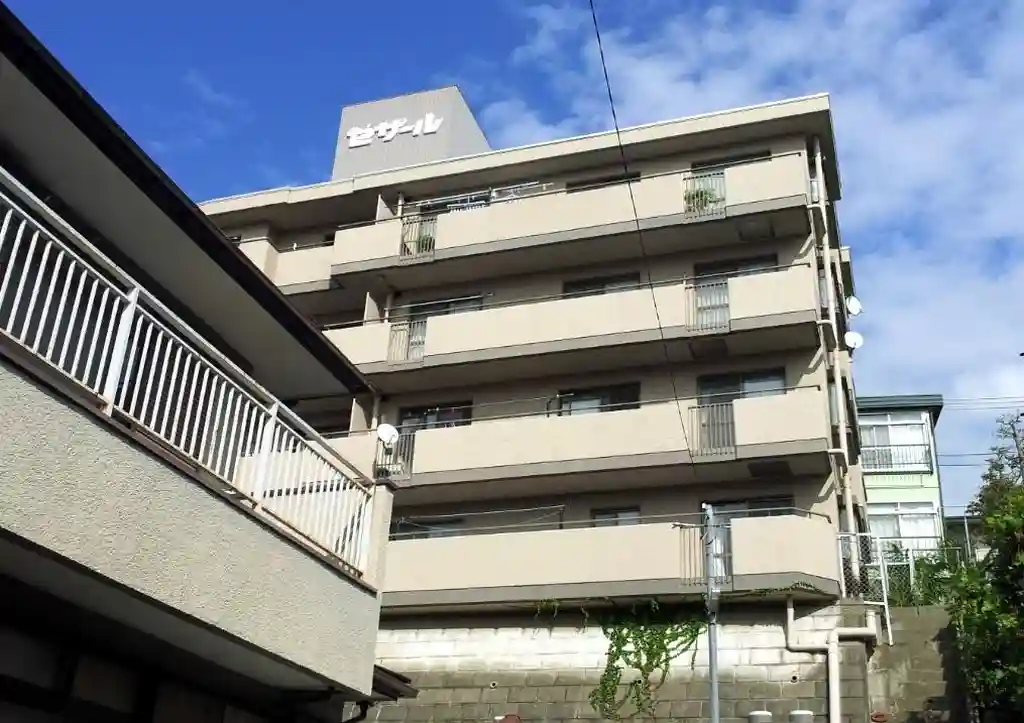 セザール大倉山 外観