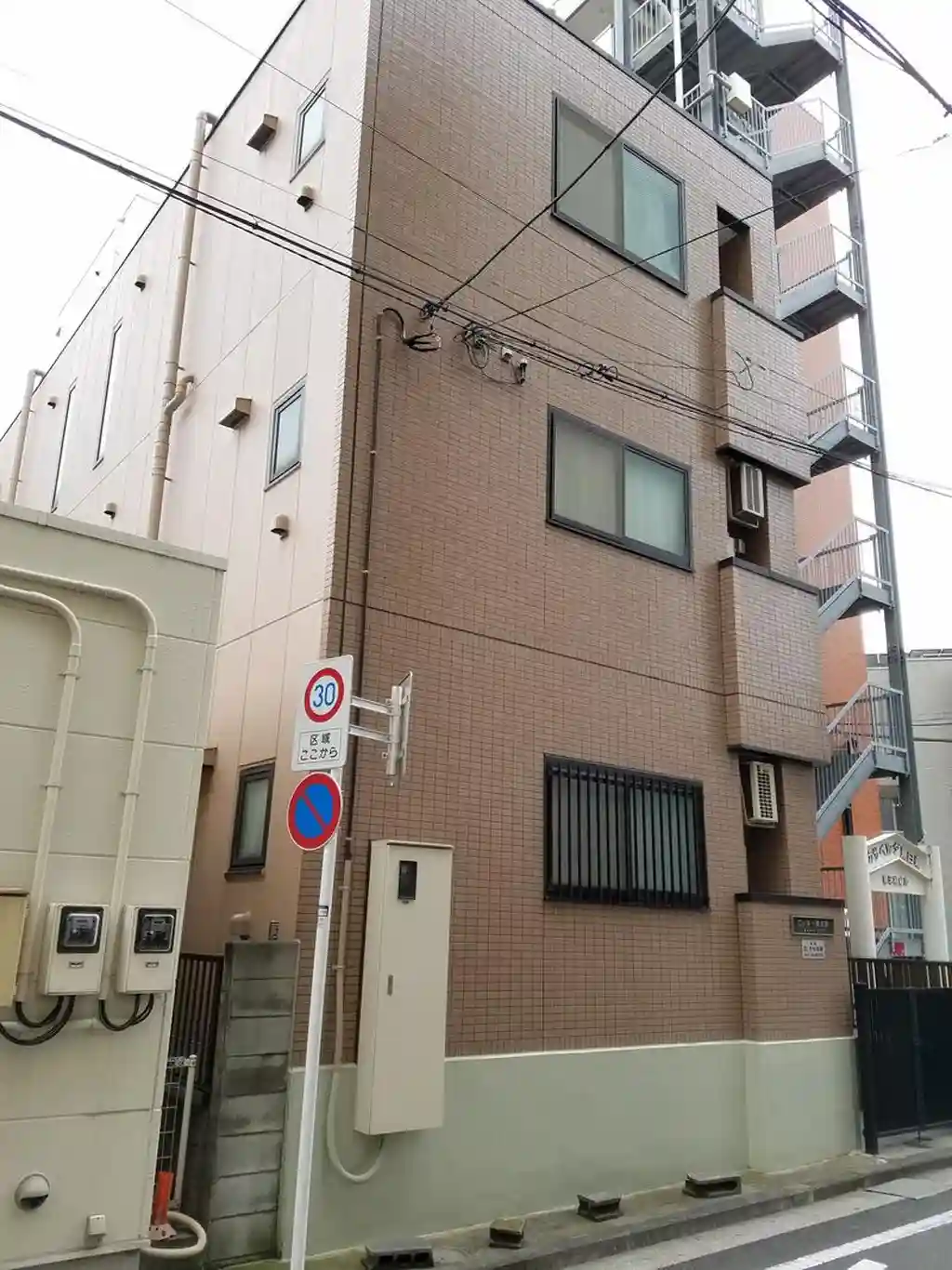 ロッキー東白楽 外観