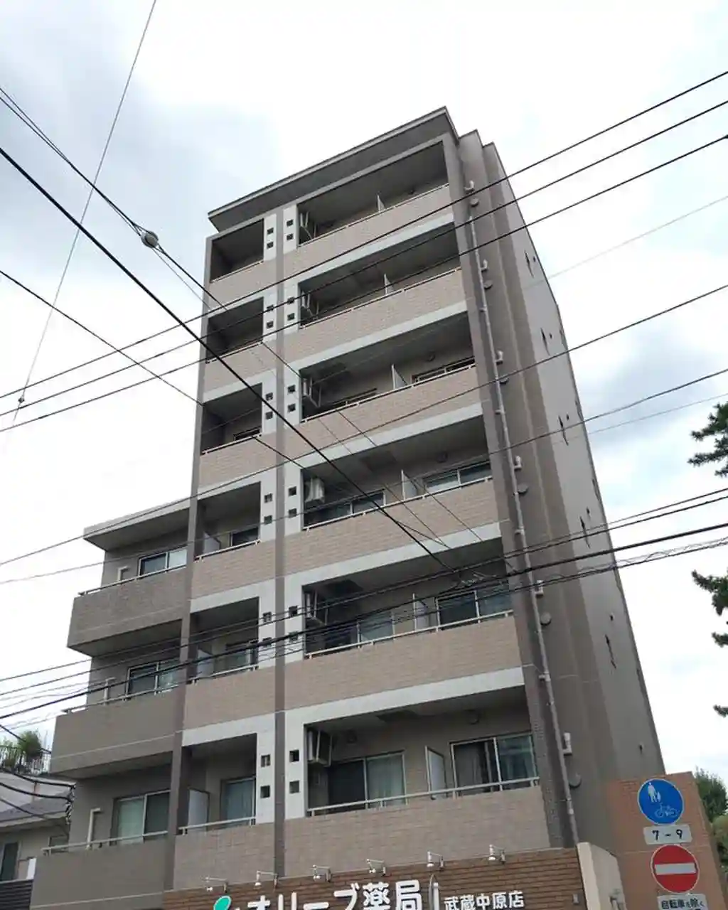 ルースト 外観