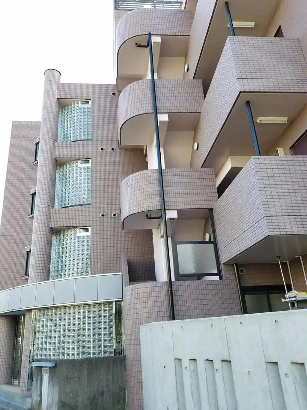 ラフォーレナカダ 外観