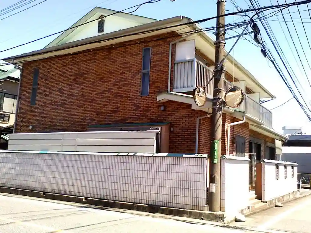 エスコート 外観