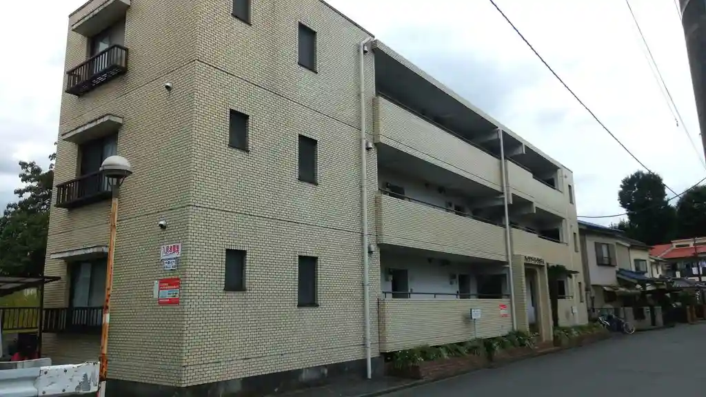 ハイツアーリーウッドA 外観