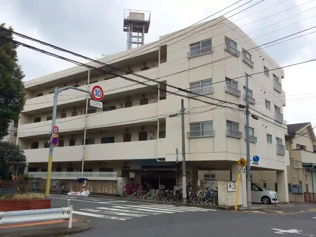 サン・ファミリー英 外観