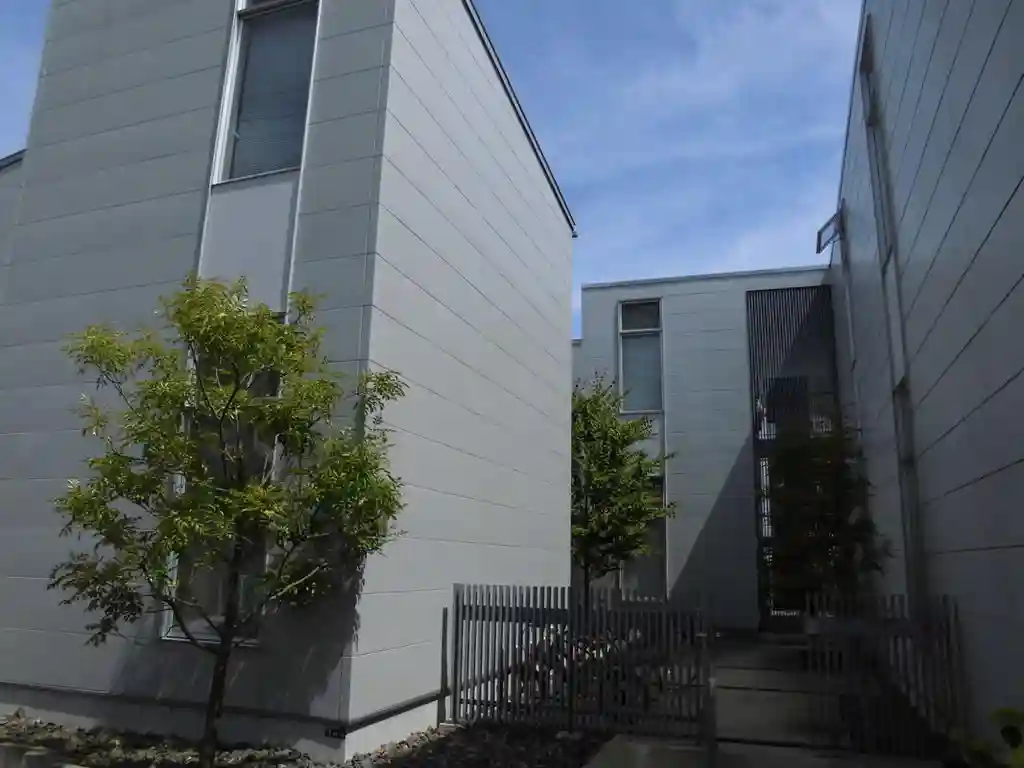 APARTMENTS F2 外観