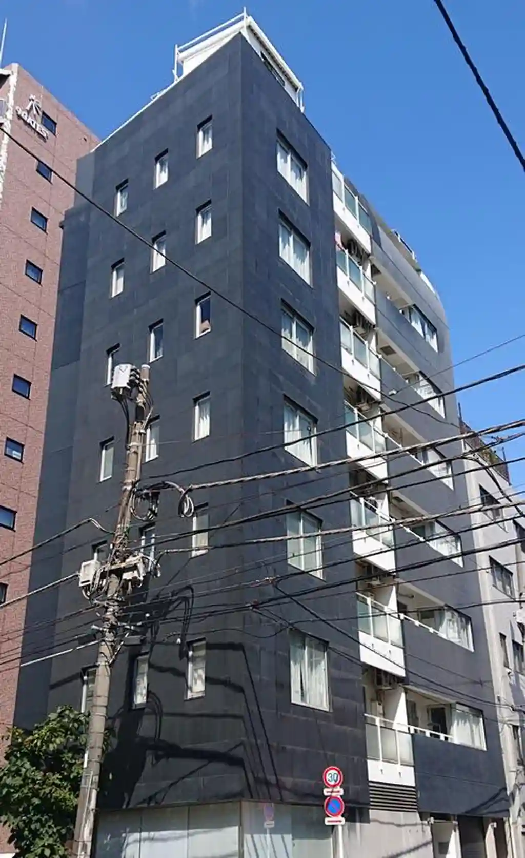 CREA 外観