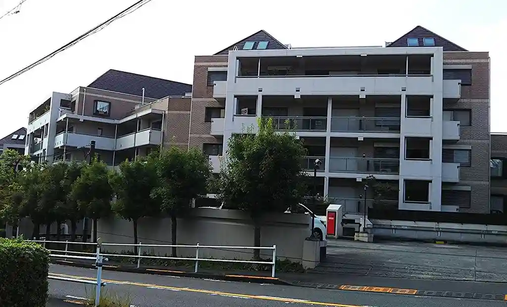 サバービア21多摩4-28-1号棟 外観