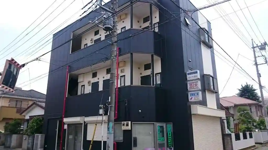 アドミナムール 外観