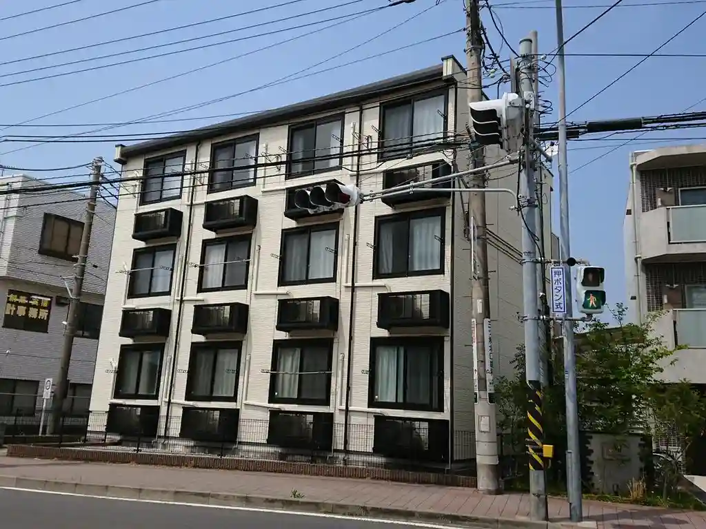レオパレスコンフォートミカミ 外観