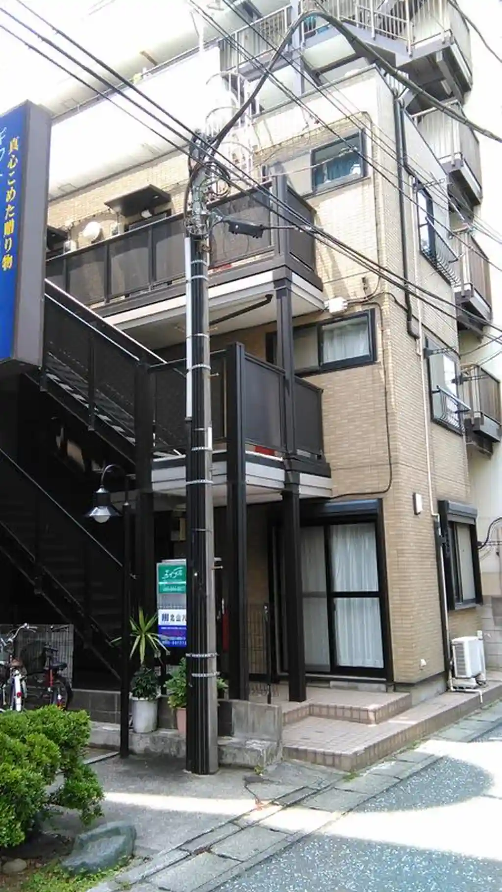アドバンス 外観