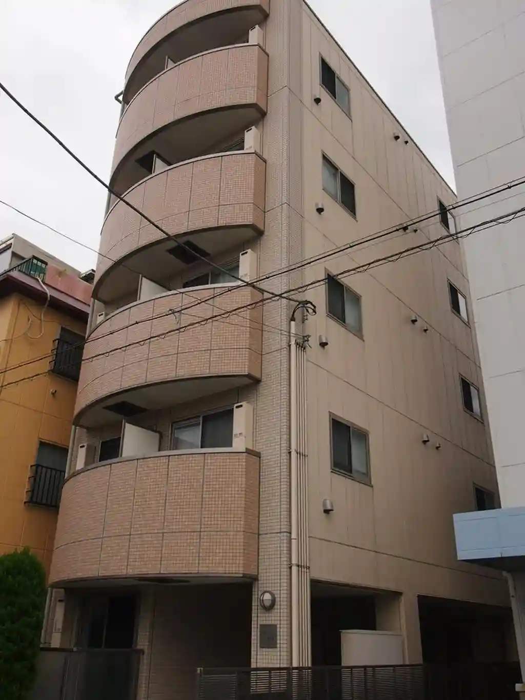 ペルソンヌ・弘明寺 外観