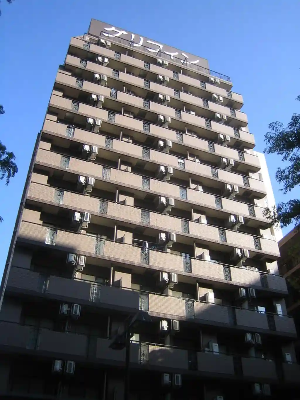 グリフィン新横浜 参番館 外観