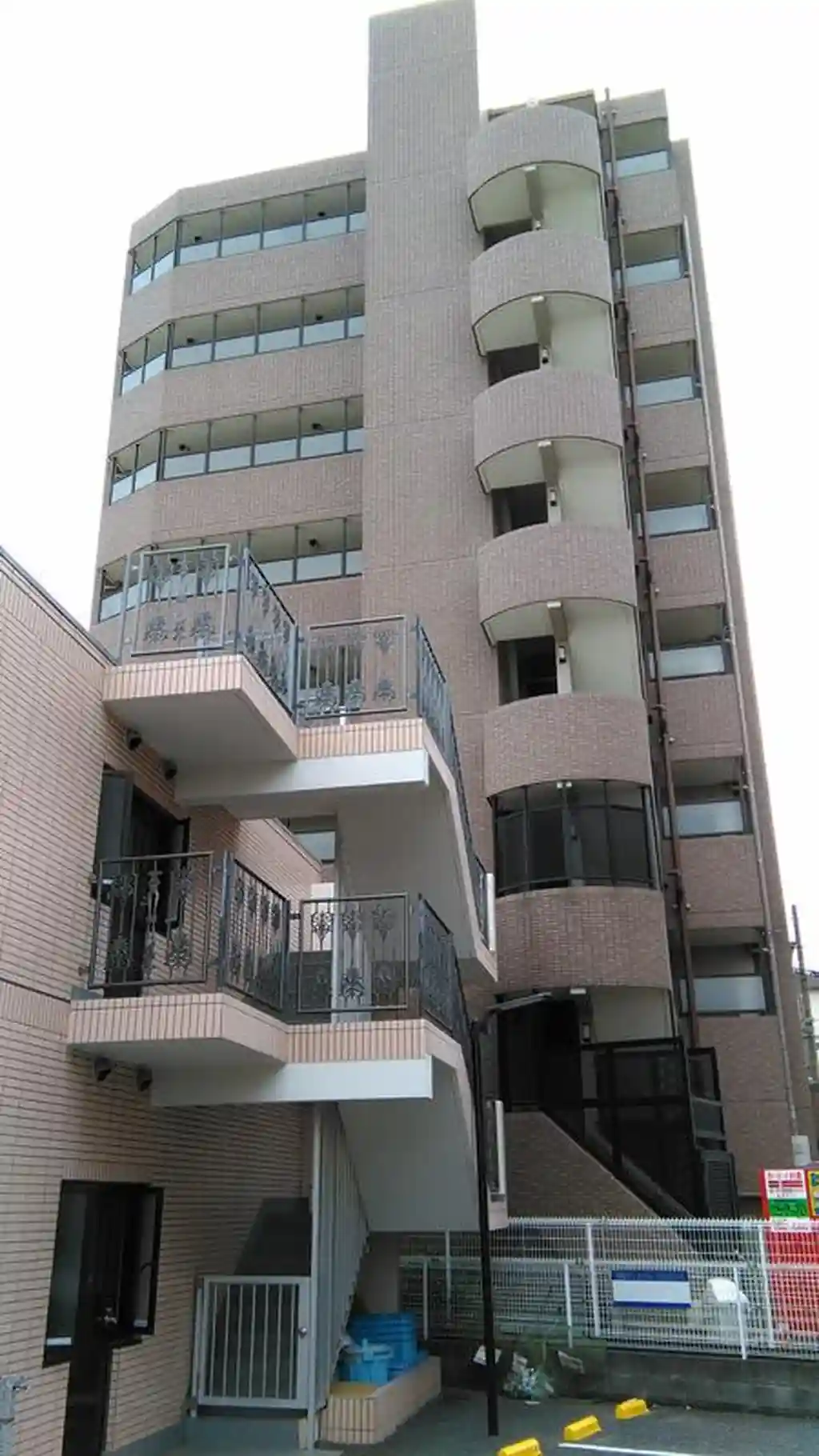 フォーラムビル 外観
