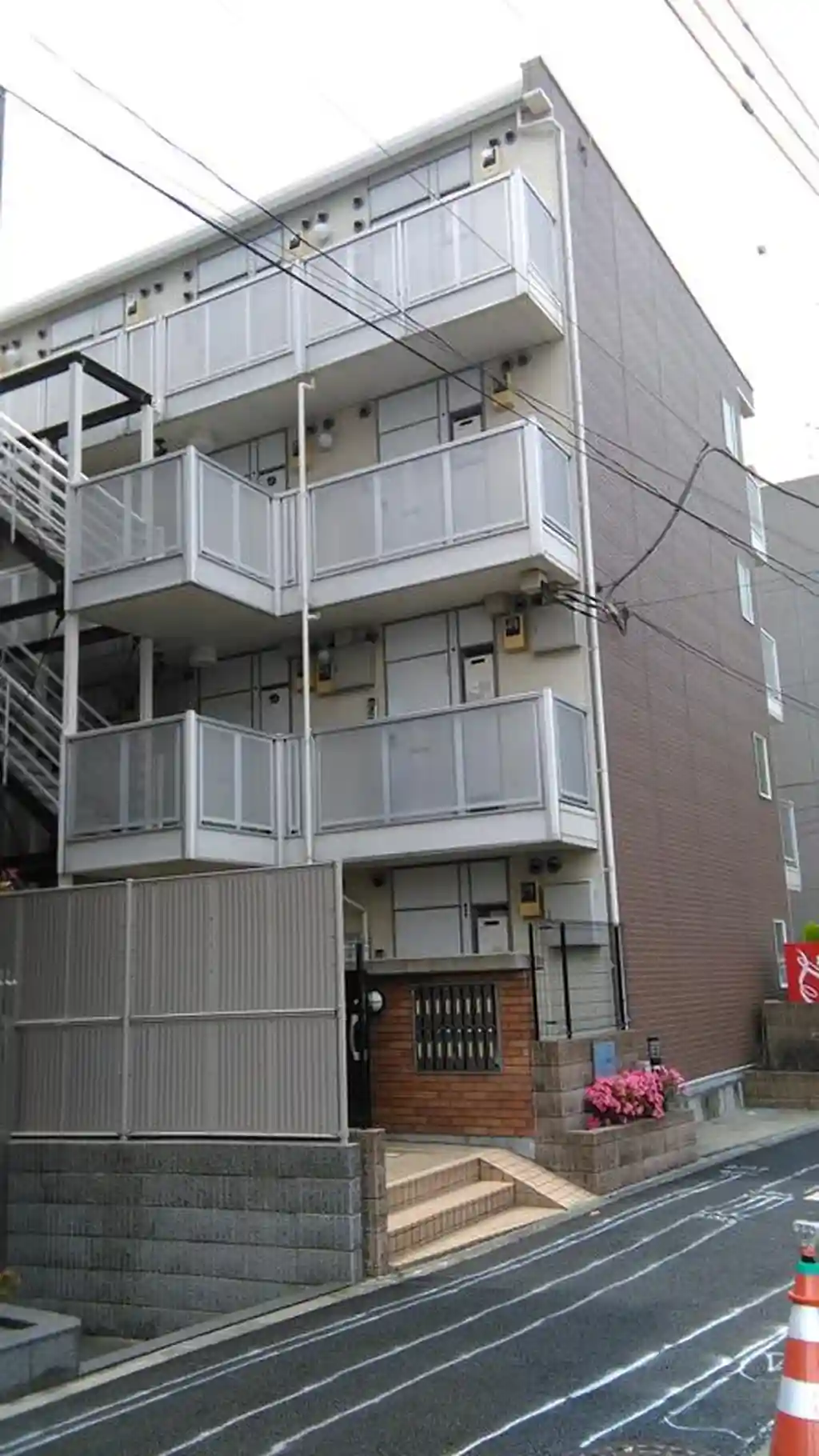 レオパレスワイズ溝口 外観