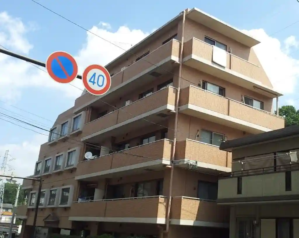 スターロワイヤル生田 外観
