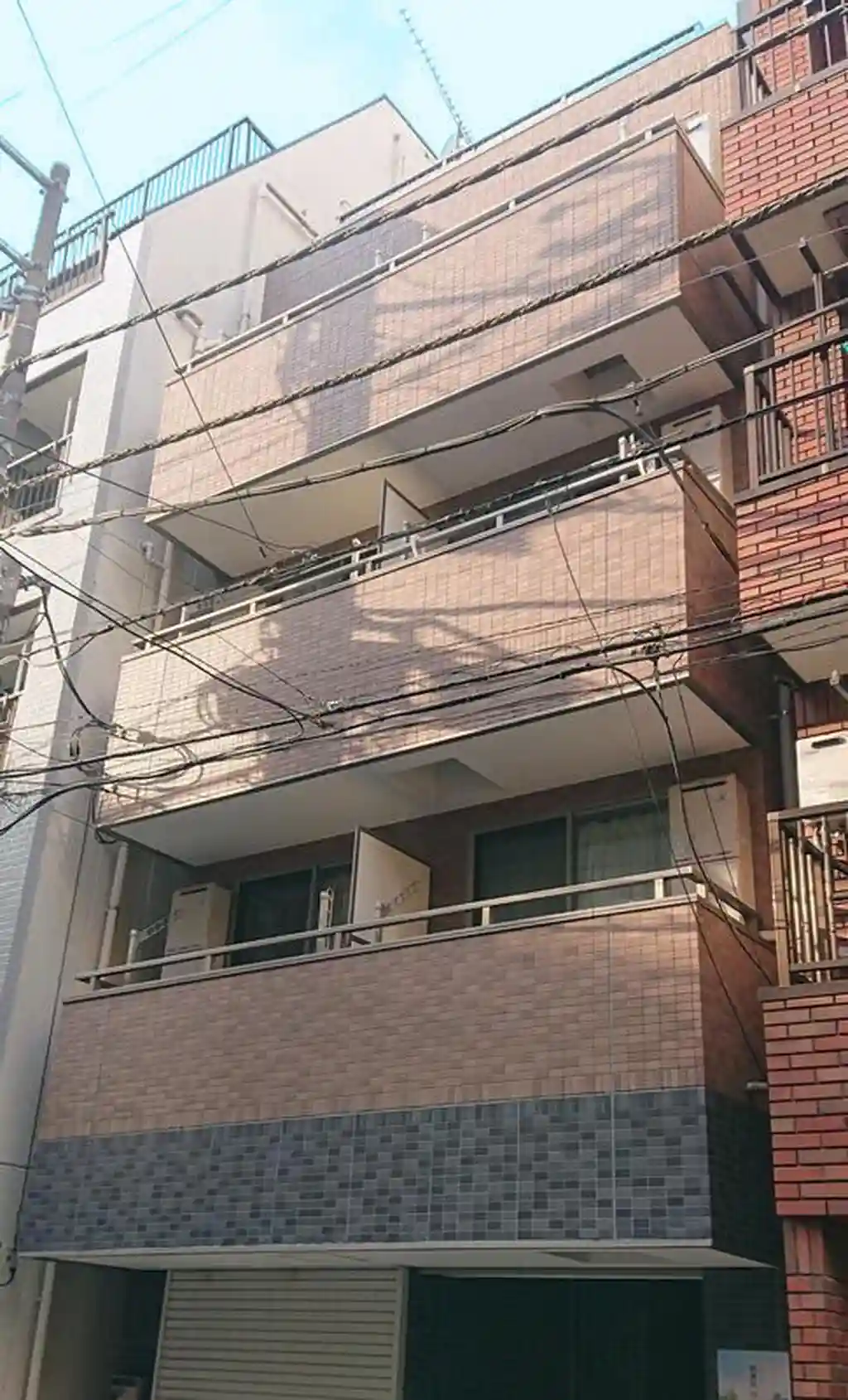 SKIRIYA 外観