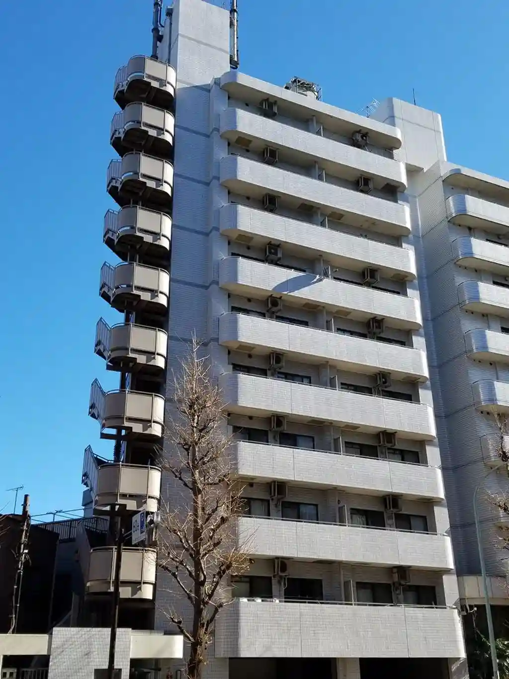 ロイヤルヒルズ 外観