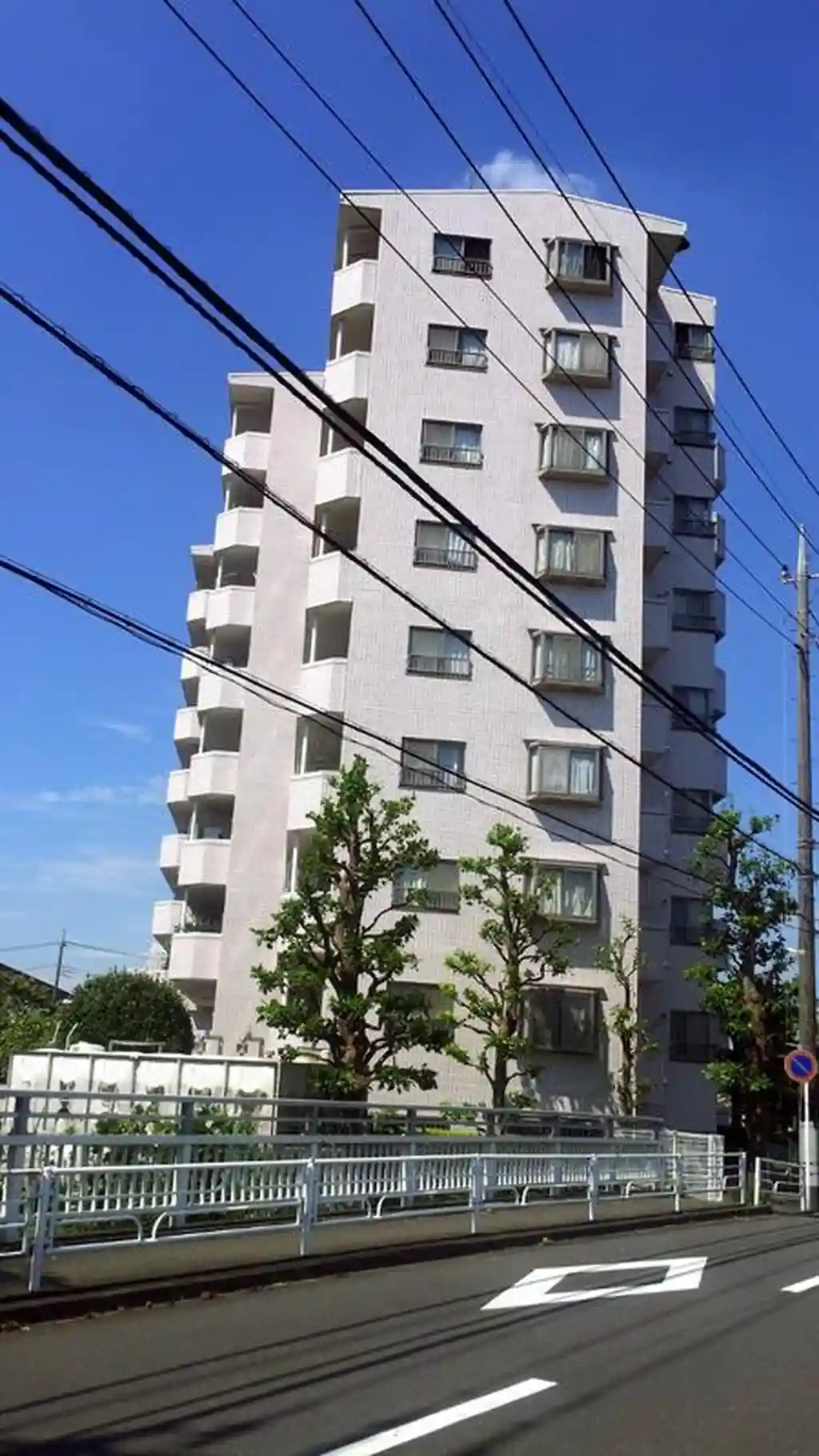 シャルマン横浜中山 外観