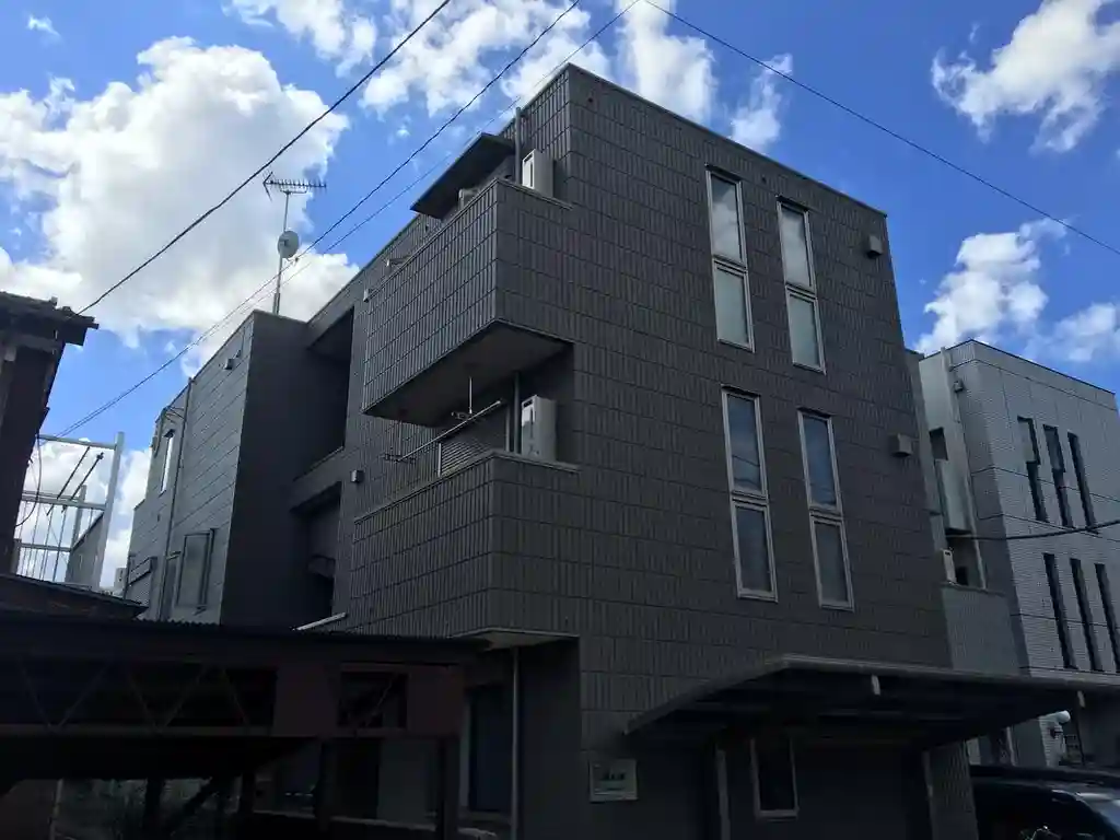 R&M 外観