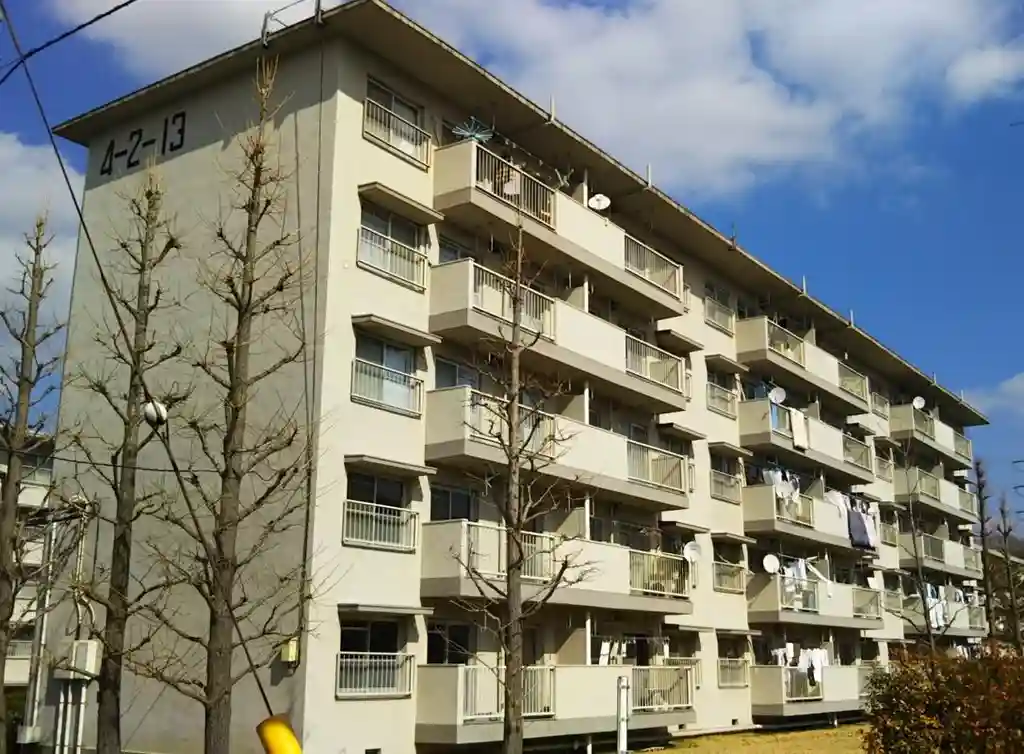 UR都市機構永山団地4-2-13号棟 外観