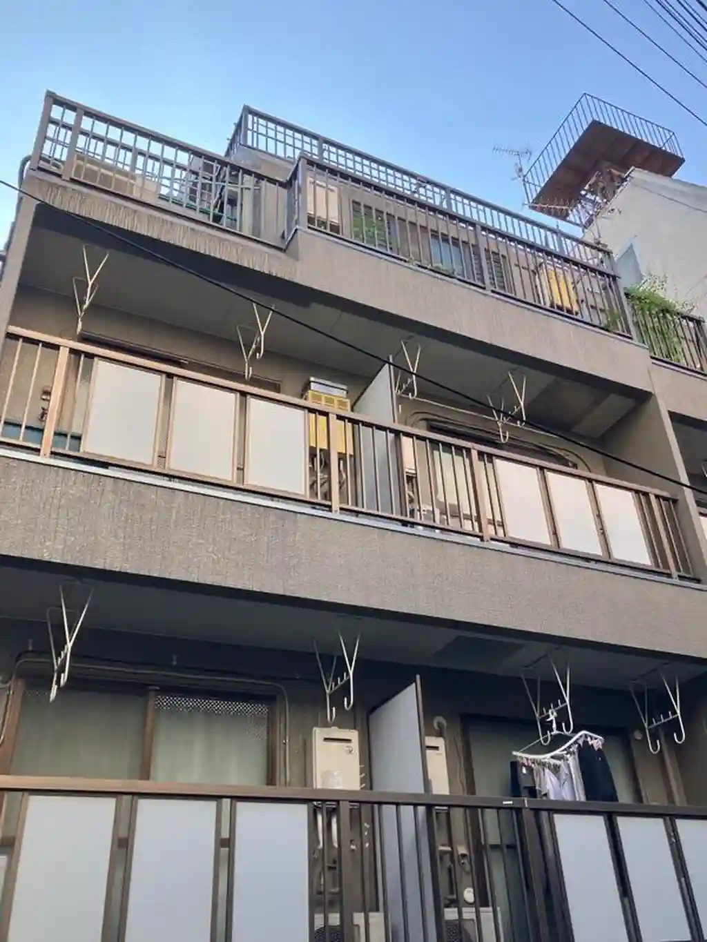 トゥモローランド 外観