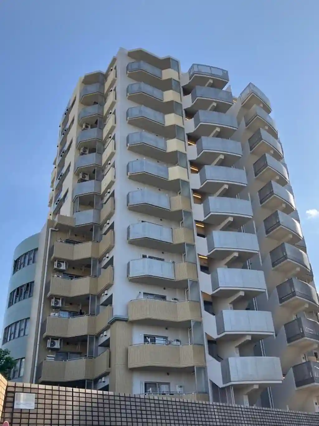 コラム神泉 外観